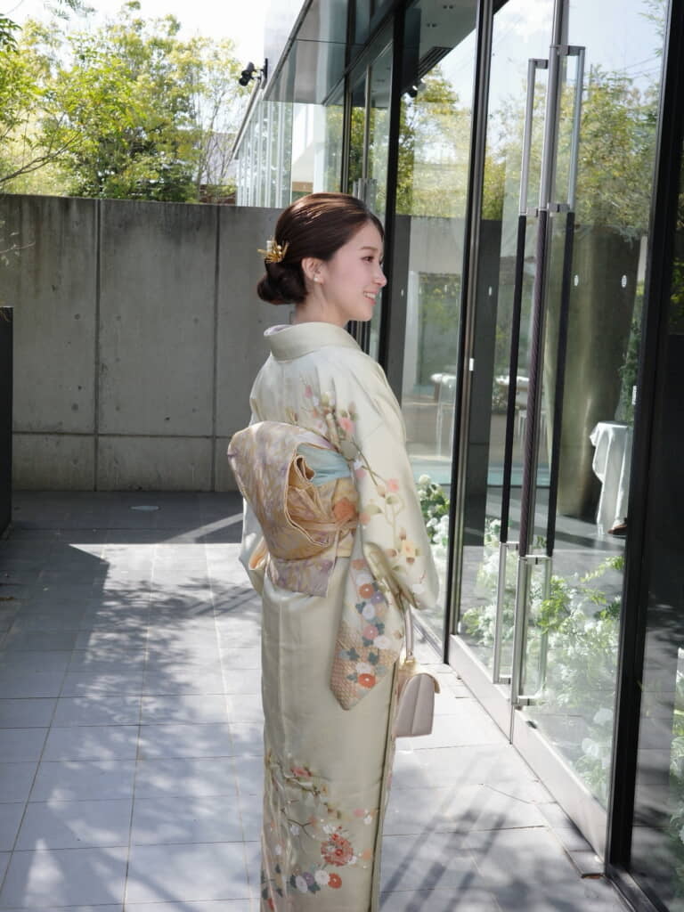 花々が上品な彩りに