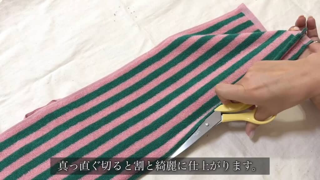 切るのも縫うのもストライプ柄に沿わせると楽