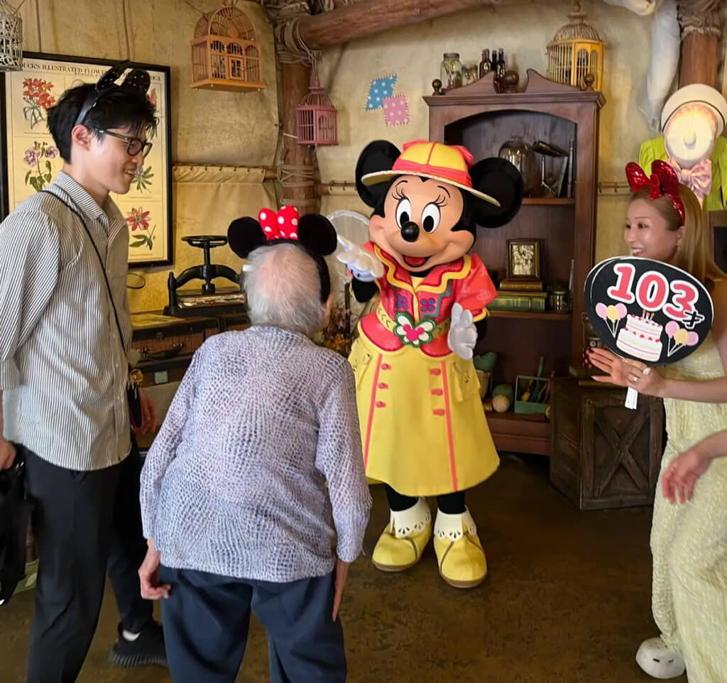 しっかり立ってミニーちゃんに会いに行きました
