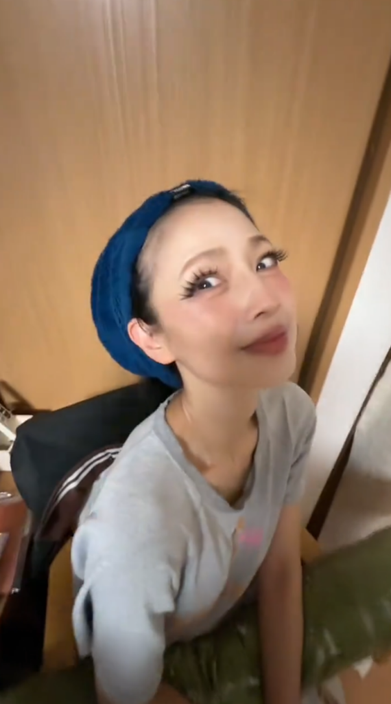完成した華やかなメイク