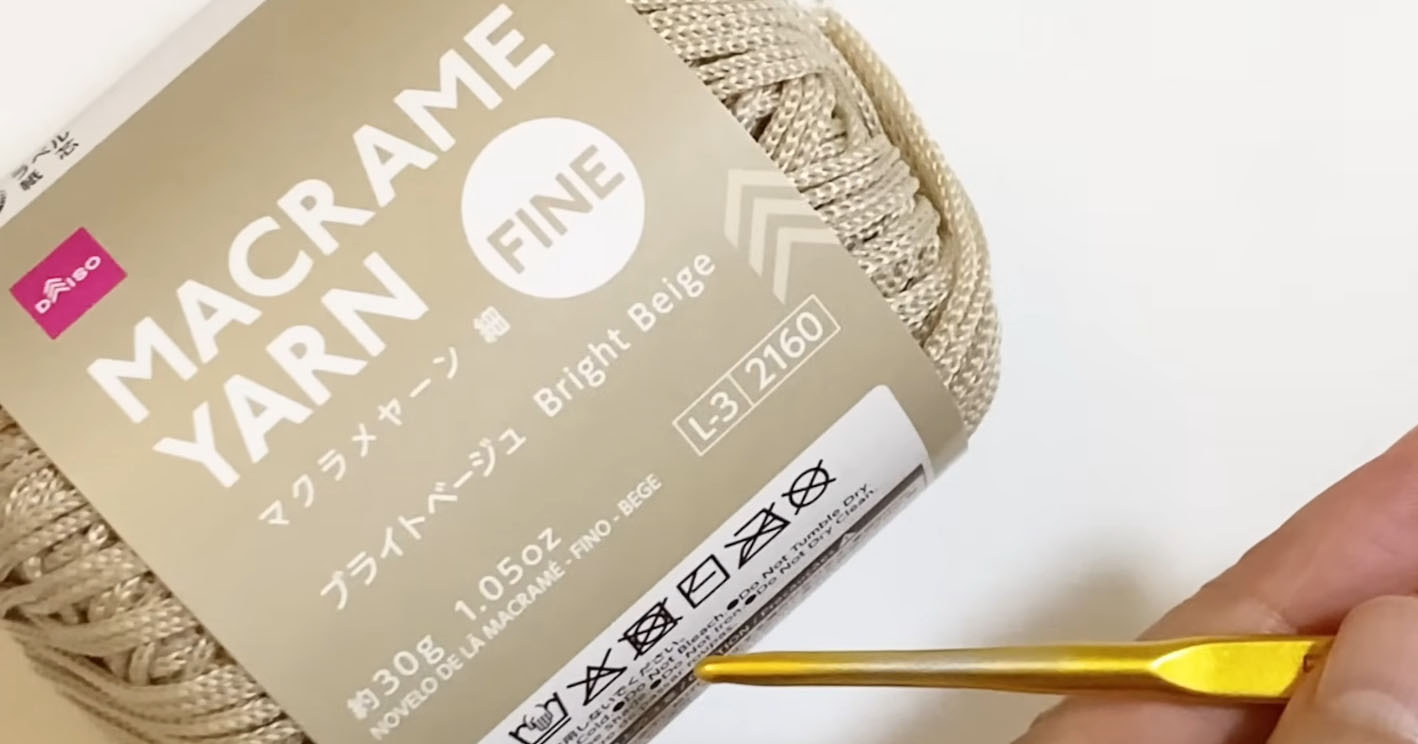 ダイソーのマクラメヤーン5玉→かぎ針でザクザク編んだら…… 完成した“実用アイテム”に「こんなすてきに仕上がるなんて」(1/3) | 編み物 ねとらぼ