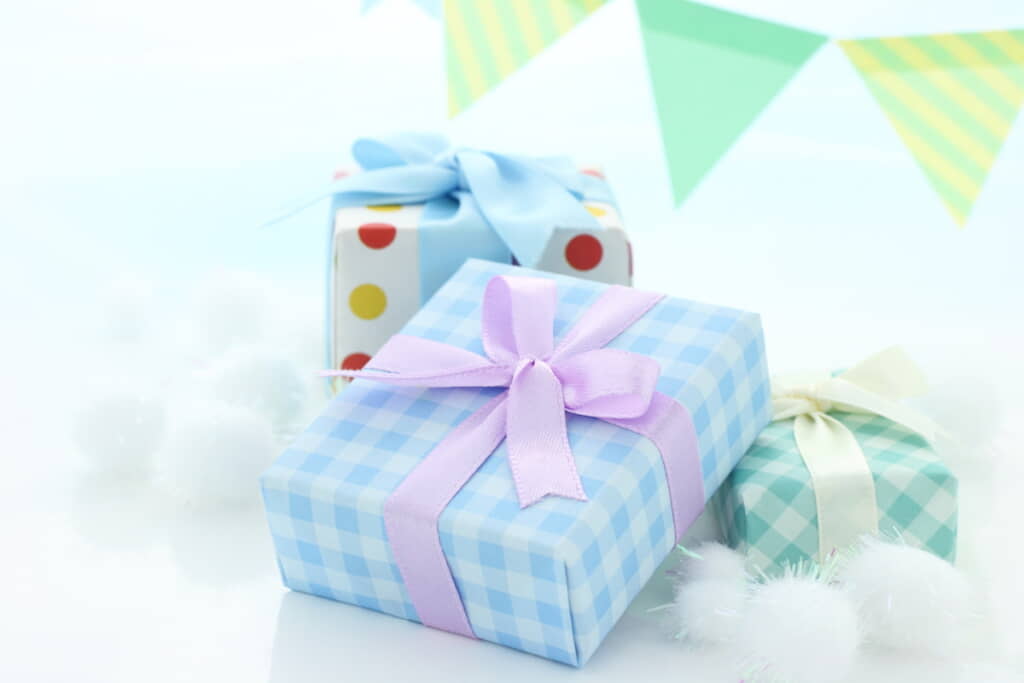お誕生日会に持っていったものは……(出典:PIXTA)