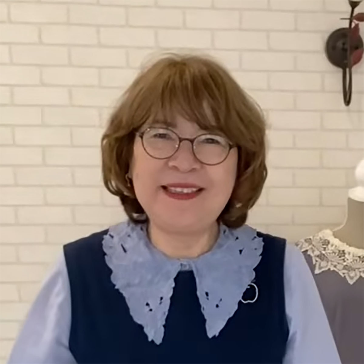 「上品でシンプル」70歳女性、自慢の“手作り服”でコーデを組むと…… 洗練された着こなしに「センスいいですね」「素敵です」(1/3) | 女性 ねとらぼ
