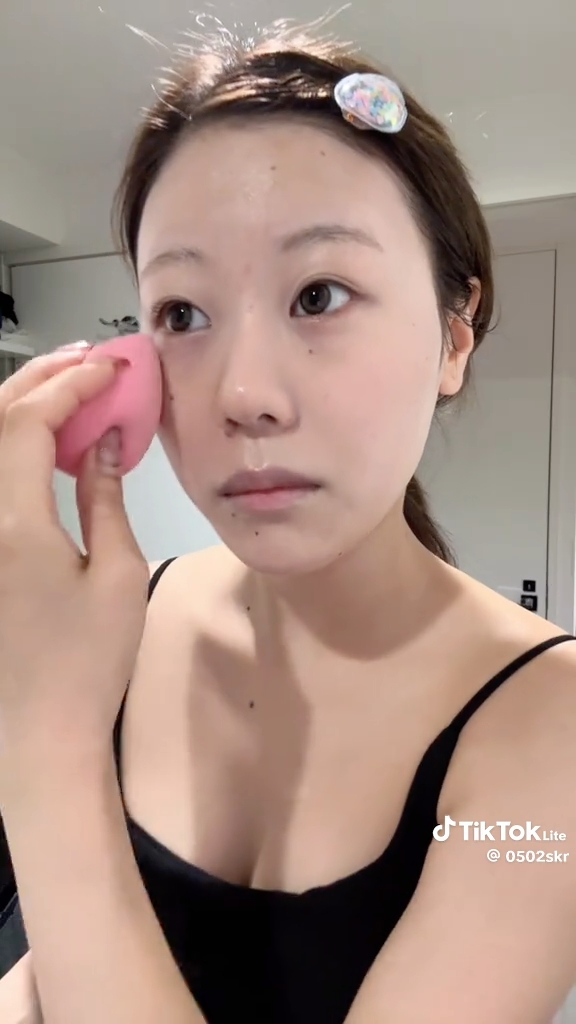 複数のアイテムを使い分けながら、均一感のある肌作り