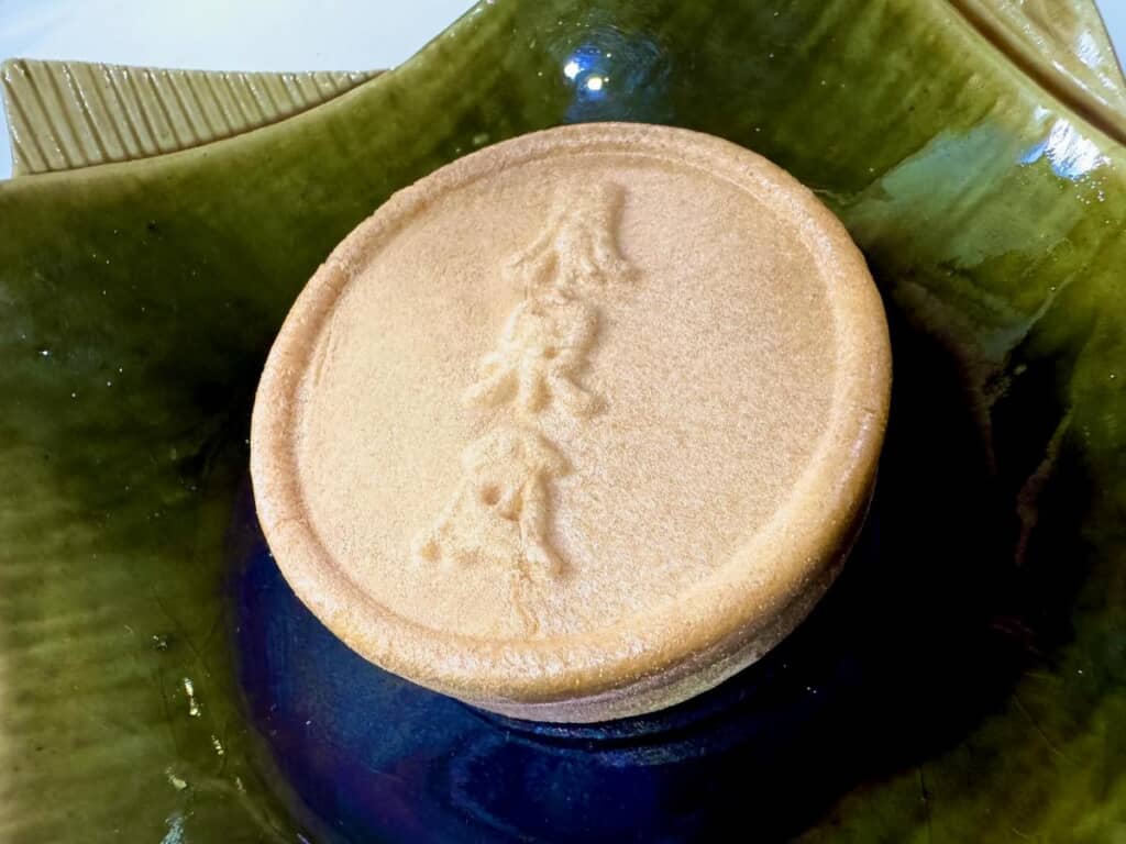 丸い形が美しいモナカが出てきた