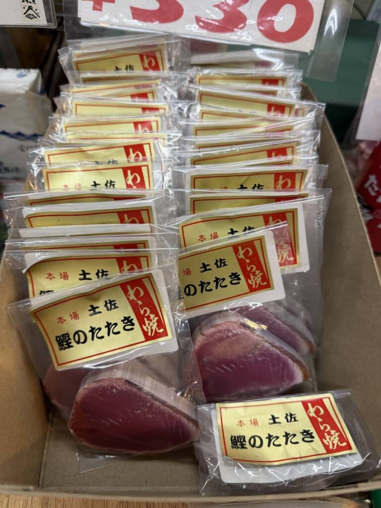 かなりリアルな見た目のカツオのたたきのメモ帳