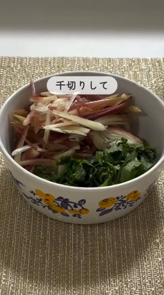 千切りしたみょうがと大葉