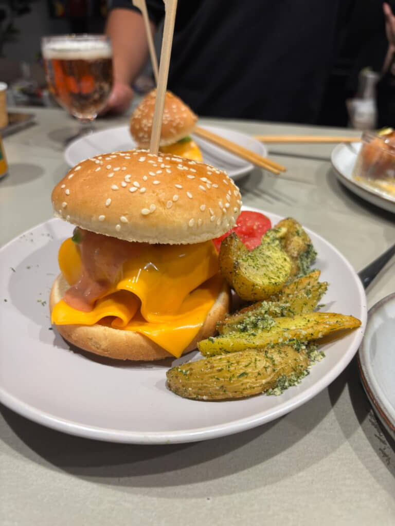 お店のハンバーガーだ……
