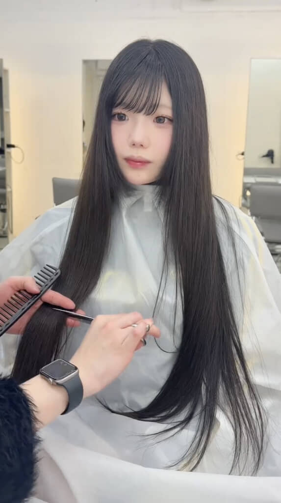 ストレートロングの女性