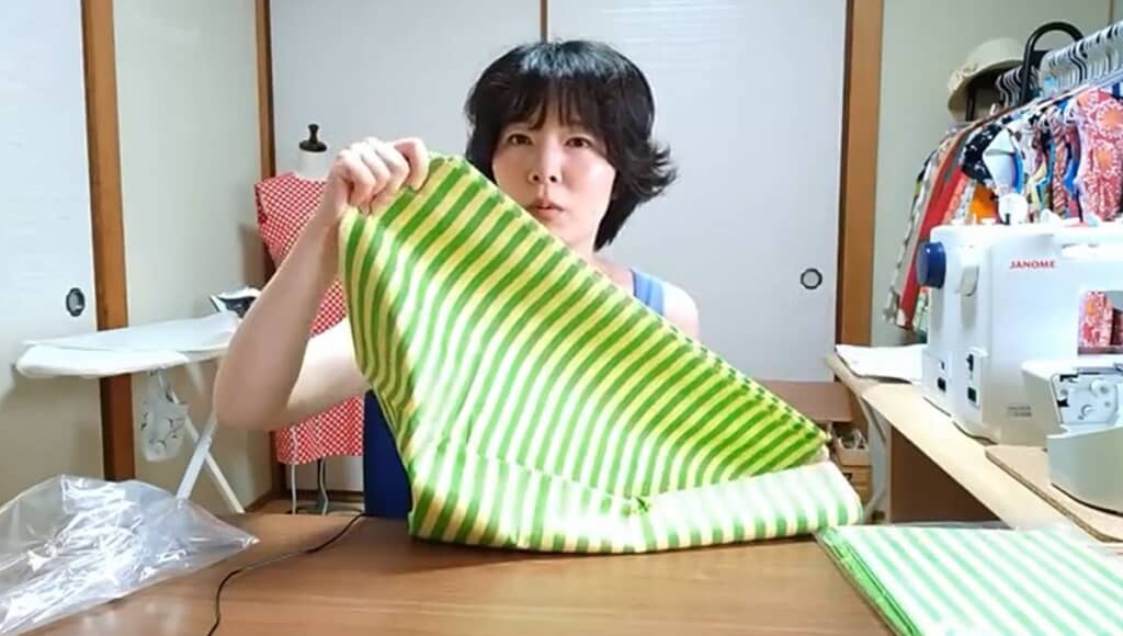 ストライプを斜めに使ったワンピースを作る予定です