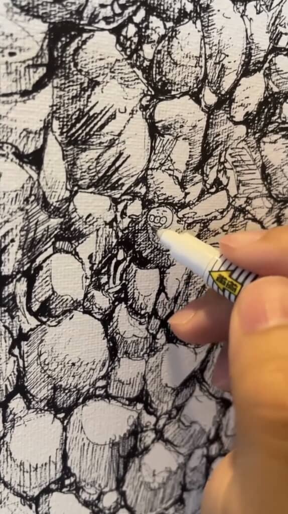 最後は鱗に隠れアンパンマンを描いて