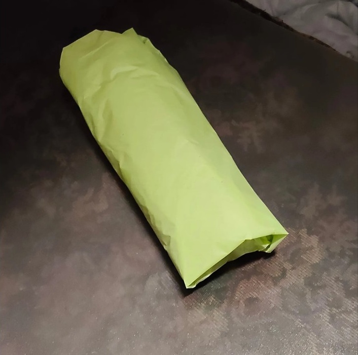 抹茶色のキレイな包み紙