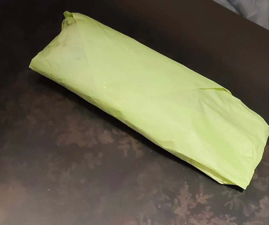 なにか細長いもの……?