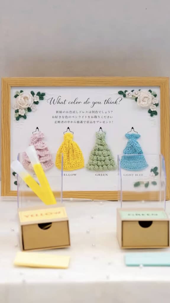 かわいいボードの完成! 異なるデザインのドレスがステキ