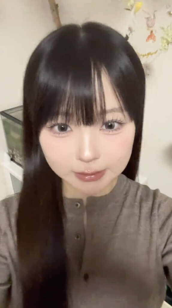 清楚＆大人っぽいヘアメイクで印象激変