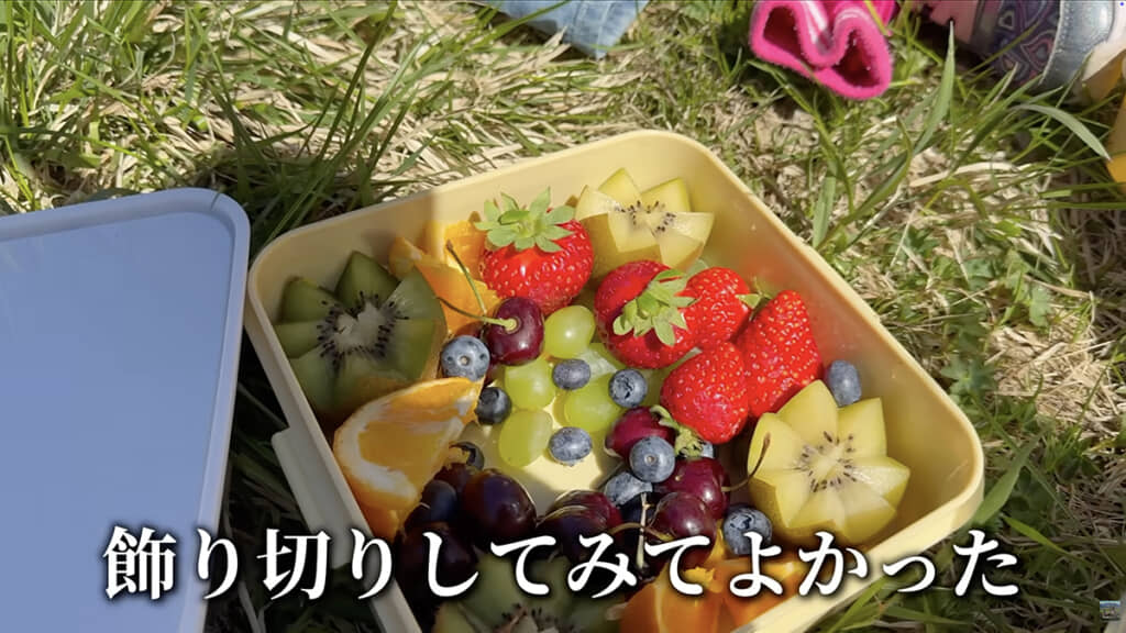飾り切りのフルーツも手が込んでいます