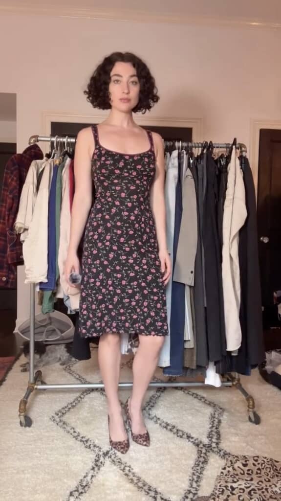 シンプルな花柄のワンピース