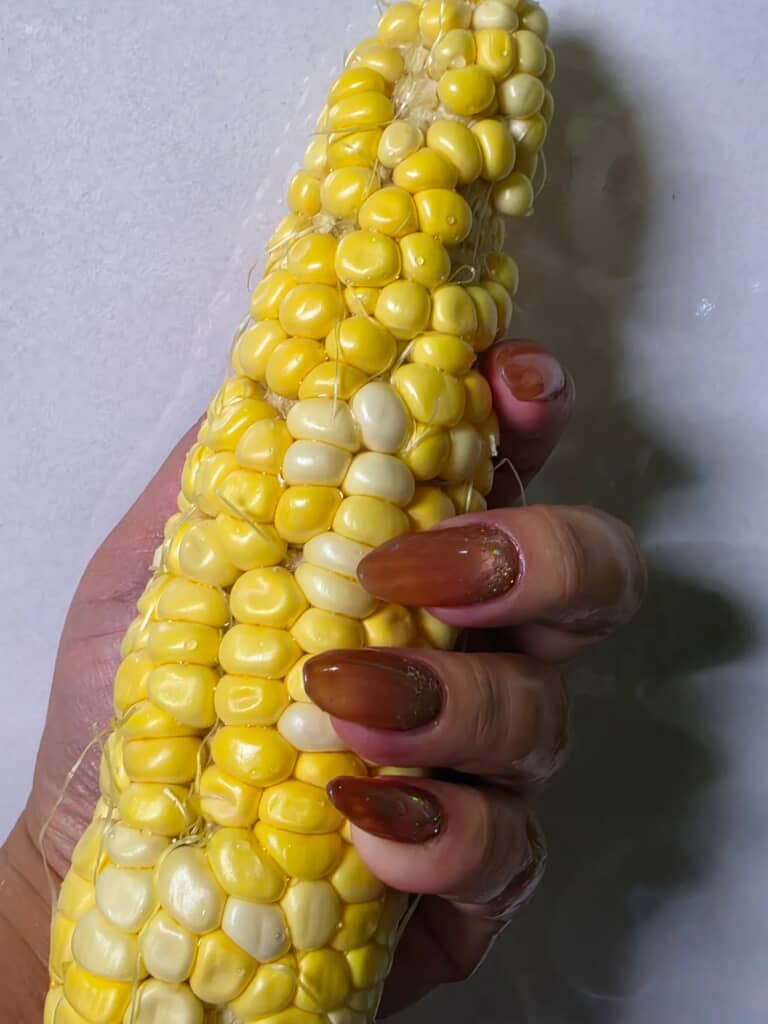 粒が不ぞろいなトウモロコシ