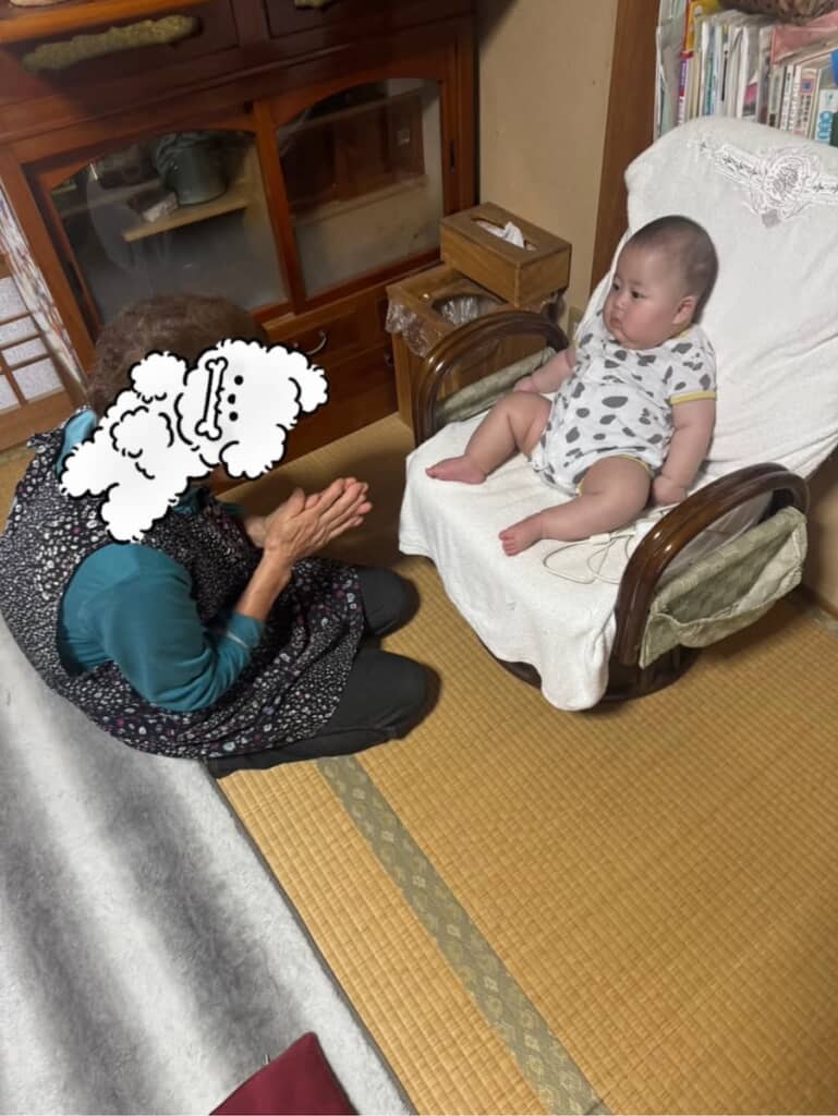 まるで教祖と信者のような構図。息子さんの貫禄もすごい