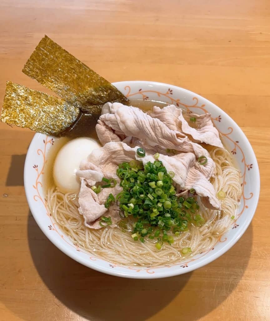夫が作ってくれた“豚しゃぶのせ冷やしラーメン風そうめん”