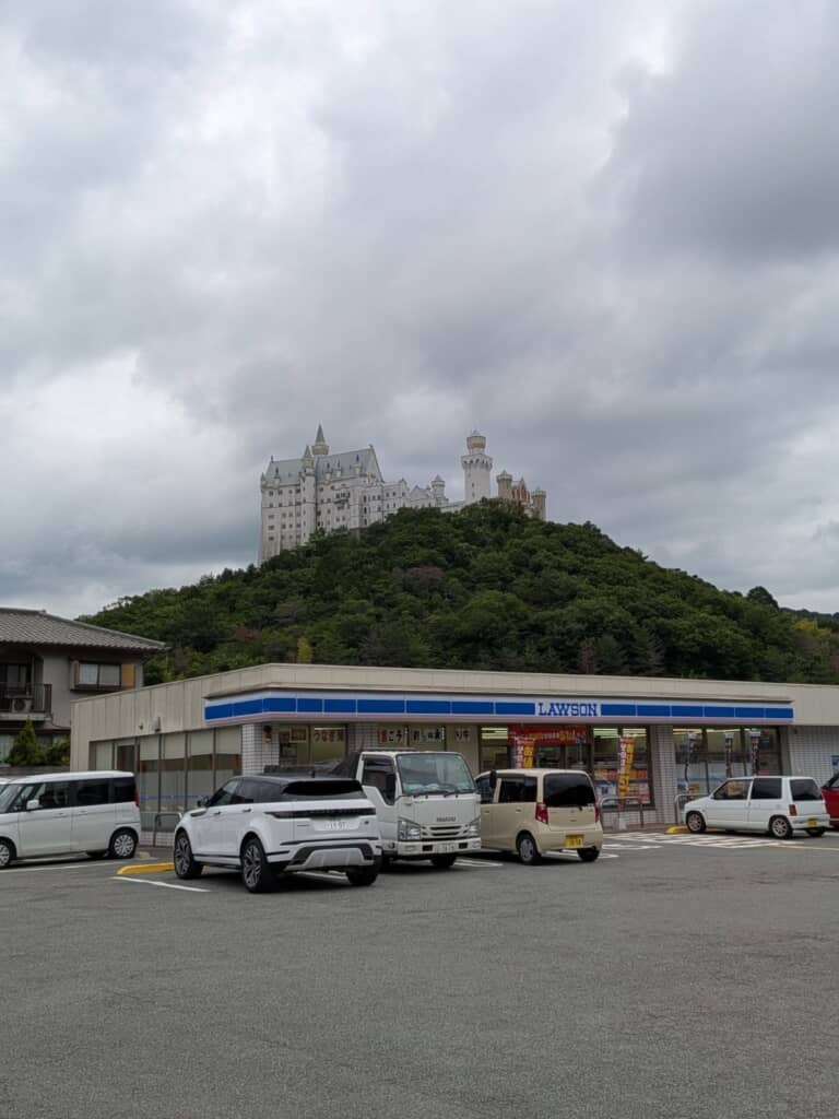 白鳥城とローソン