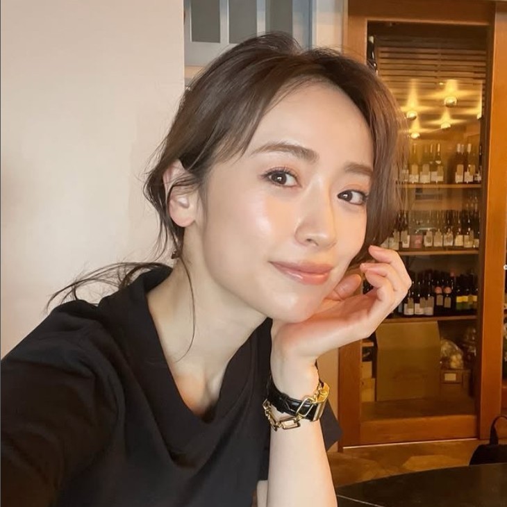 「堂々と使ってるのすごい」　W杯日本代表のモデル妻が客席に持参？　まさかのアイテムに「素晴らしい夫婦や」「愛でしかない」　（1/2） | スポーツ ねとらぼ