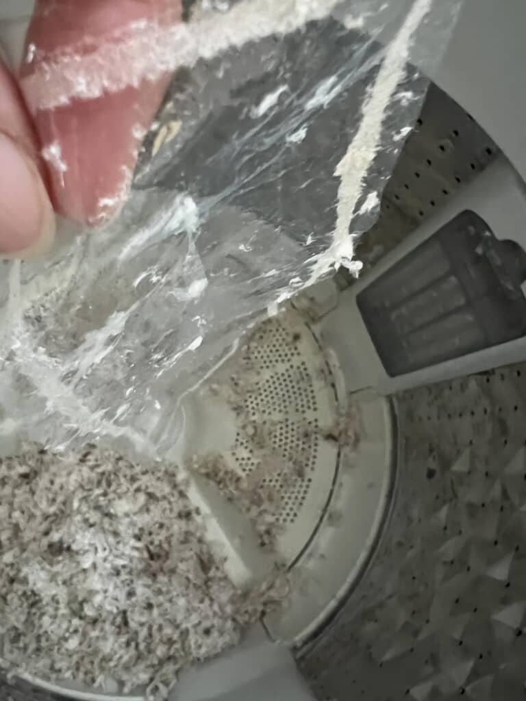 箱ティッシュの取り出し口についているビニール袋を見つけました