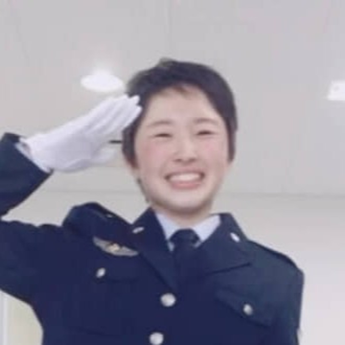 自衛隊員の女性→退職して垢抜けを目指したら…… まさかの現在に「石原さとみ!」「想像をはるかに越えてる」(1/3) | ライフスタイル ねとらぼ