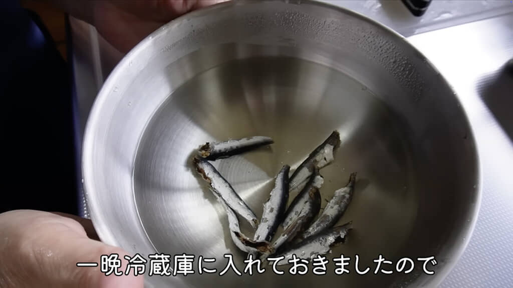 ひと晩かけて出汁を取ったいりこ