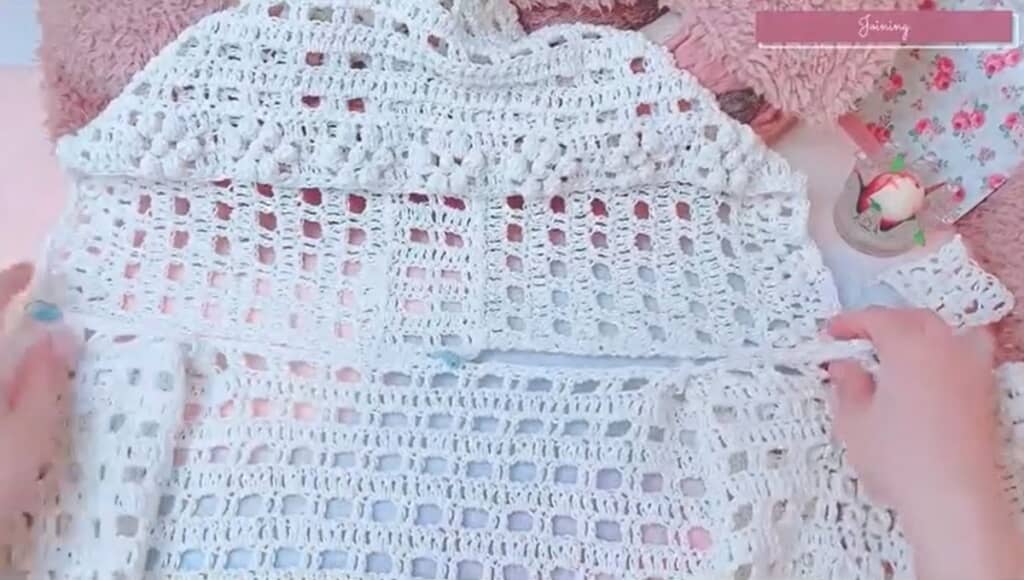 本体とフードをつなげます