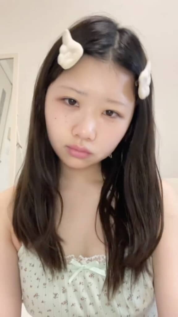 寝起きのすっぴん姿