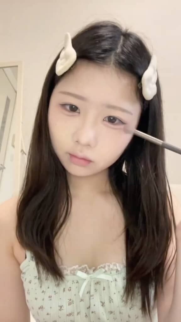 涙袋はぷっくりと
