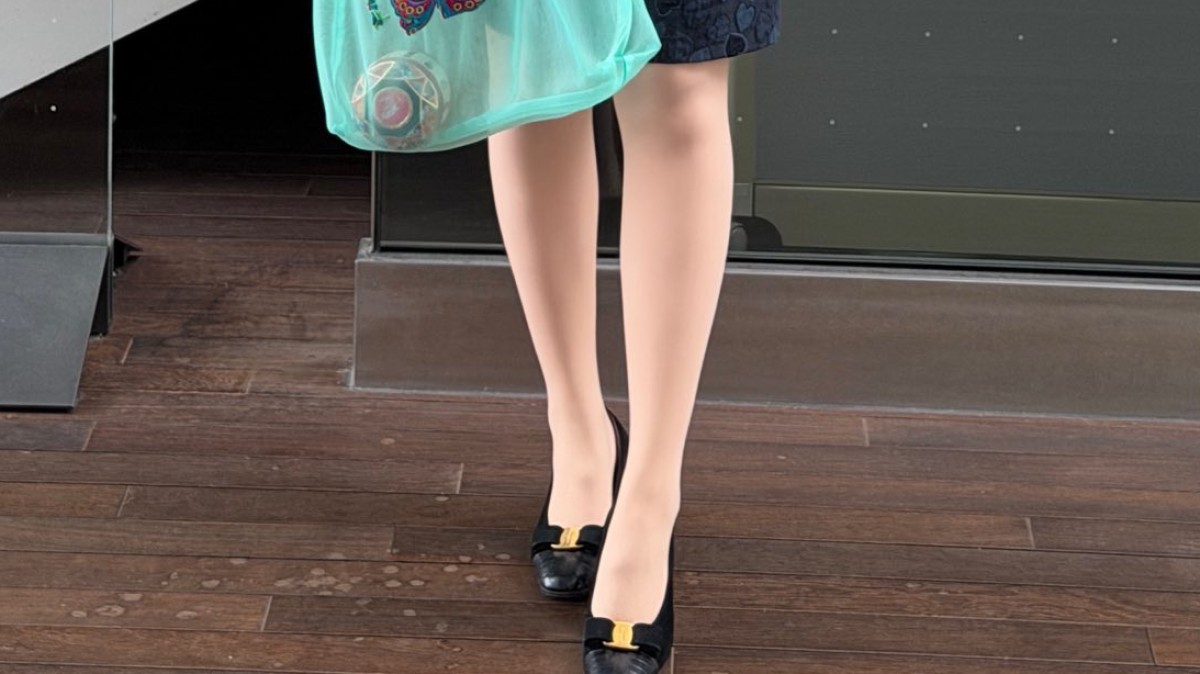 30年前に母が着た“ハナエモリの服”→令和に娘が着たら…… 驚きの姿に「今でも違和感がないのがすごい」「時代を超えても上品」(1/2) | ファッション ねとらぼ