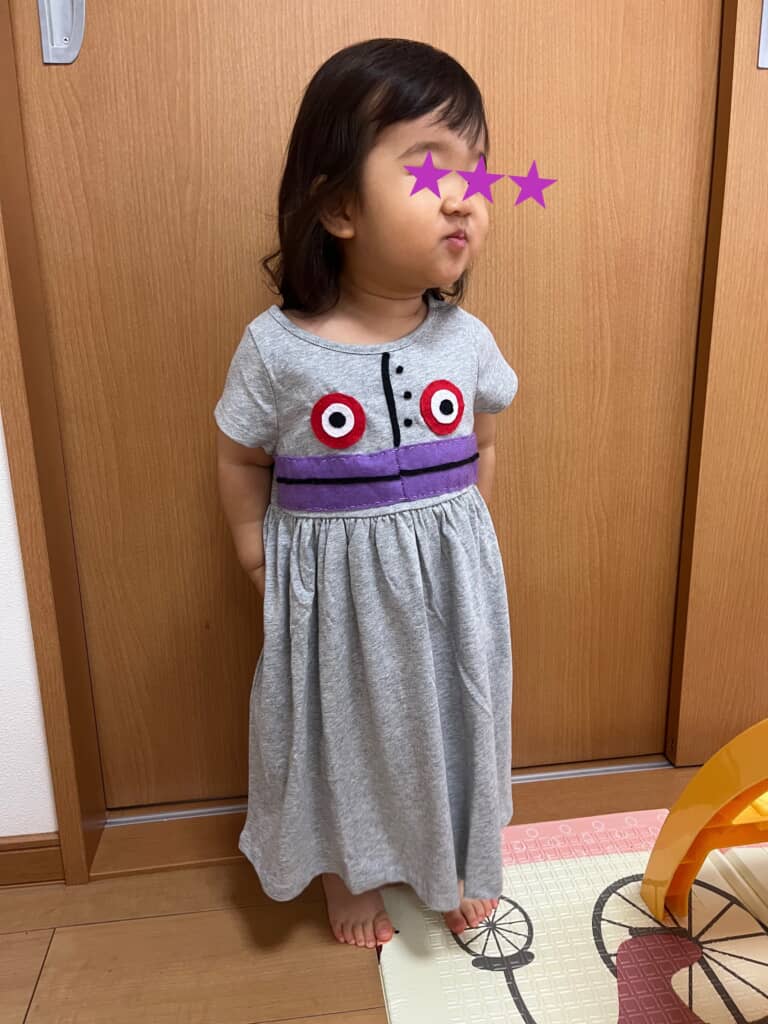 だだんだんのワンピースを着た娘さん
