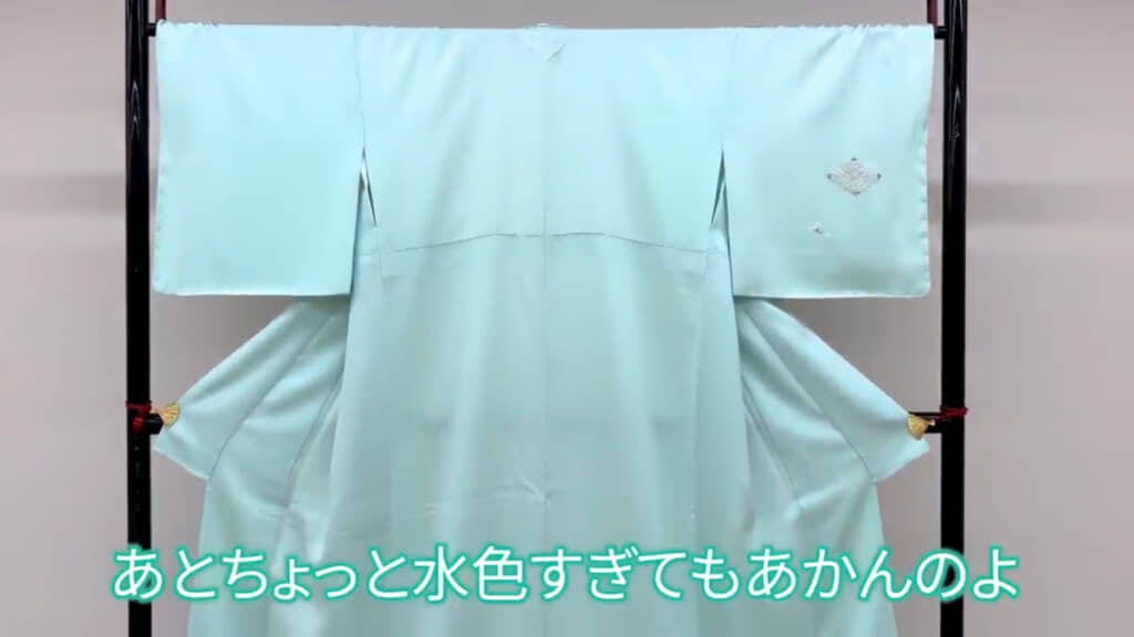 とても上品で爽やかな水色です