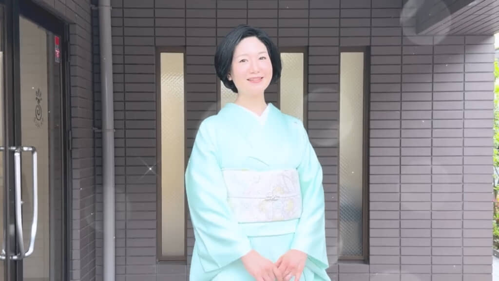 新しい着物と帯の着姿を披露