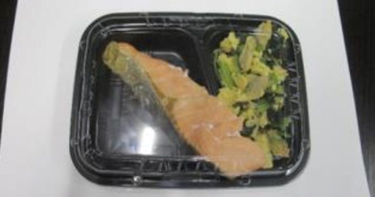 学校給食に「ゴキブリの死骸」混入 “現物写真”を公開し対応発表…… 生徒が弁当の中で発見【広島県】(1/2) | 広島県 ねとらぼ