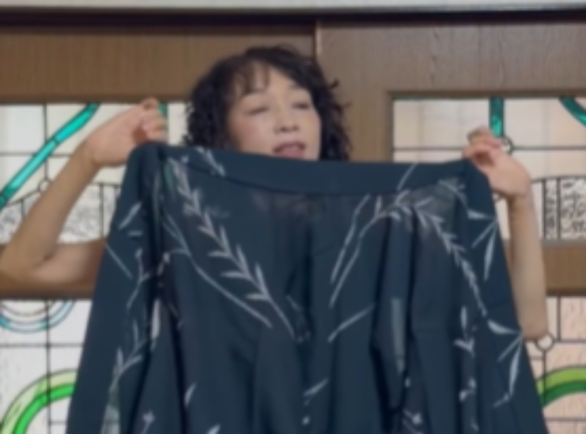 小さすぎる“夏着物”→マダムが着てみたら……　驚きの全身コーデに「これなら挑戦できそう」「アラフォーでもやってみたい」（1/3） | ライフハック ねとらぼ