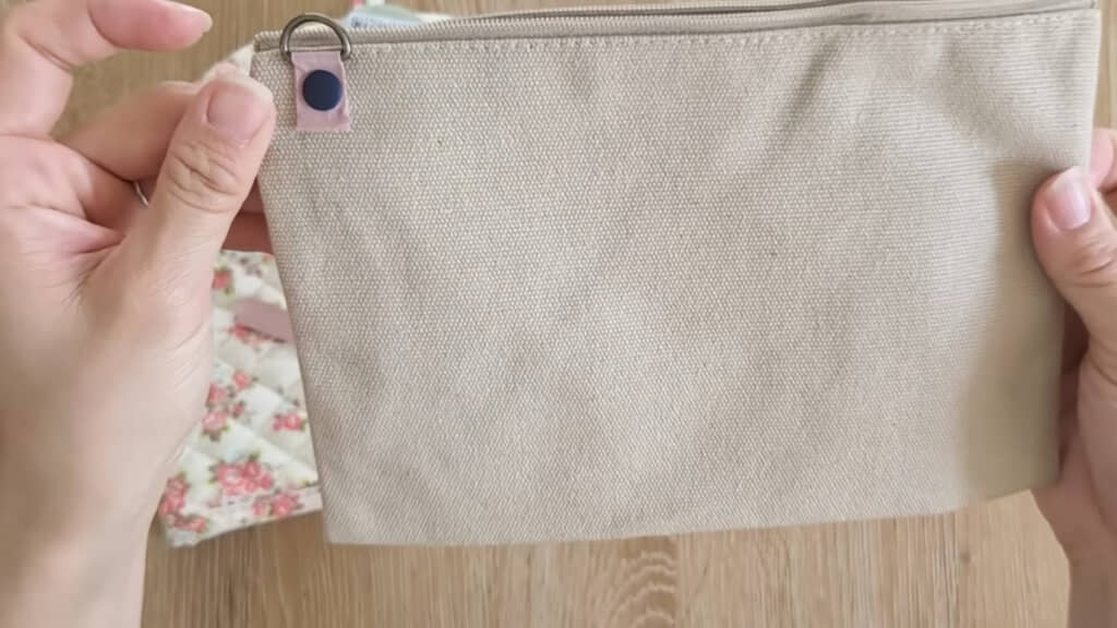 カシメ金具を付けおわったところ