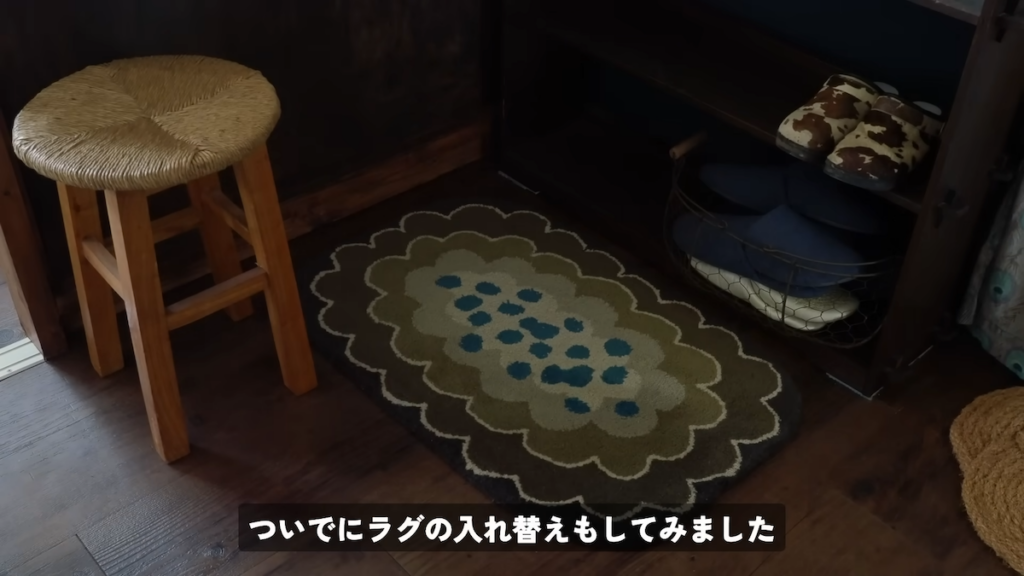 カーテンやラグも春仕様に変更