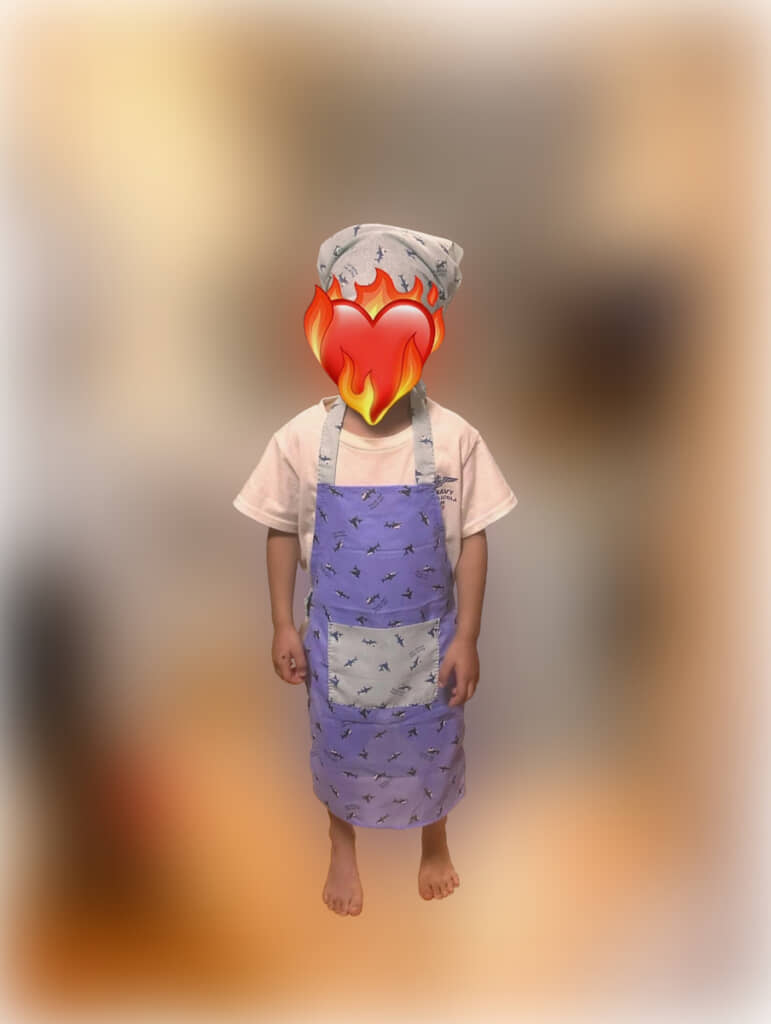 手ぬぐいを手縫いして作ったエプロン