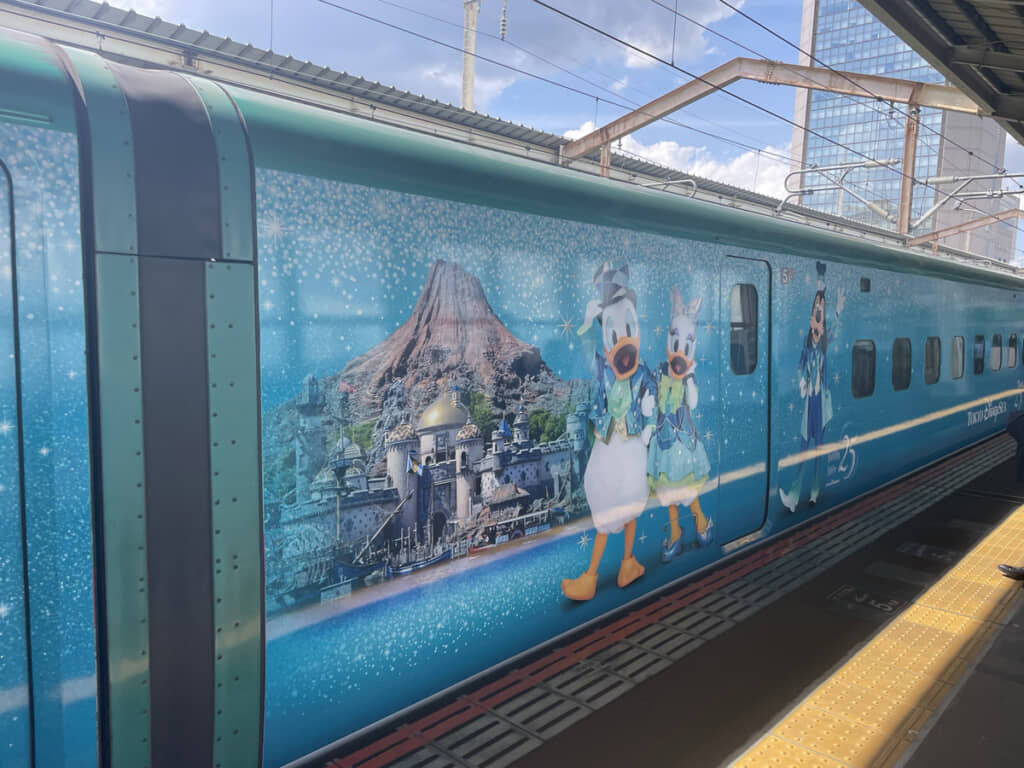 乗ろうとした新幹線が、たまたま特別なラッピング仕様!