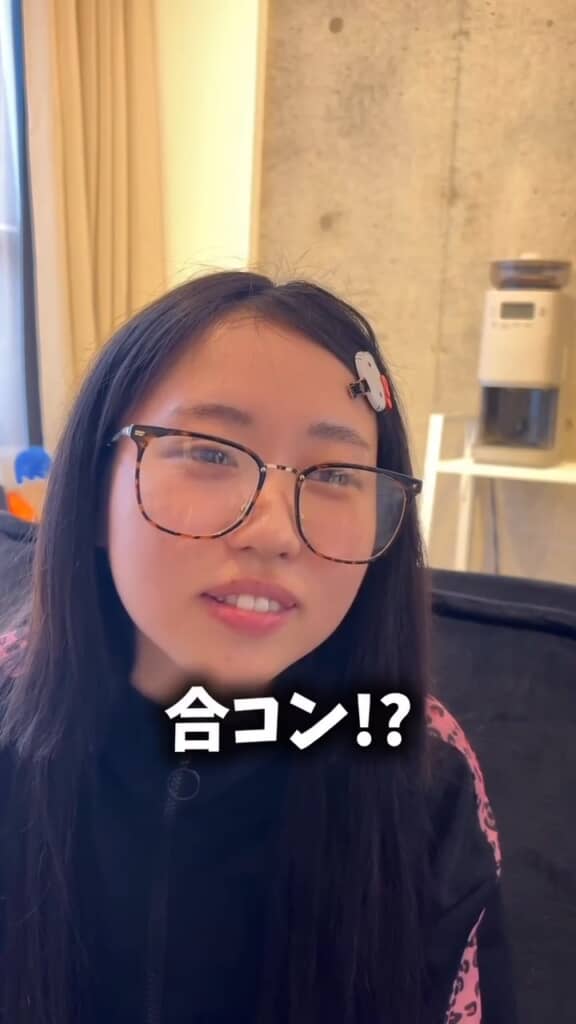 合コンに行く姉に妹がメイク