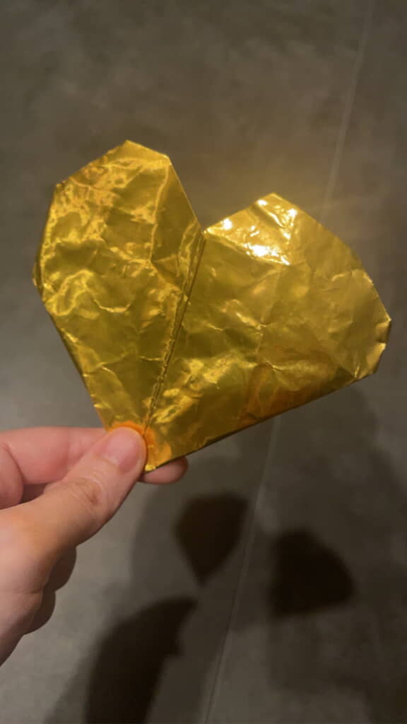 金色のハートのおりがみ