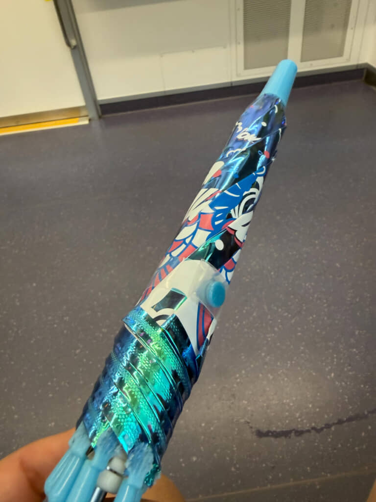 間違えて持ってきた応援グッズ。サイズ感が折りたたみ傘に似てますからね……