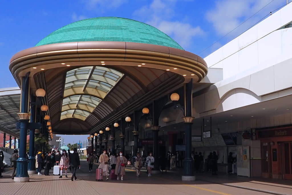駅を抜けると東京ディズニーランドに到着！（イメージ画像：PIXTA）