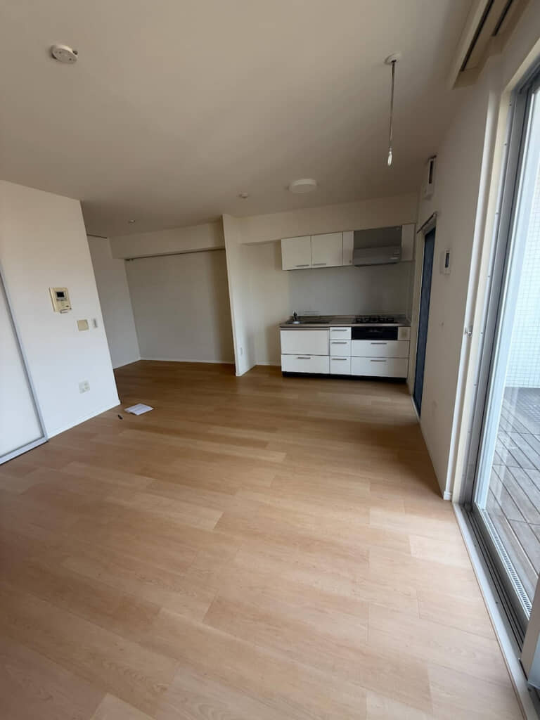 賃貸物件の殺風景な部屋