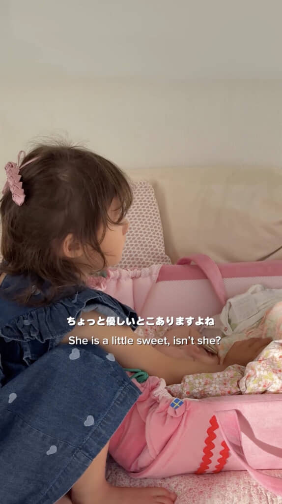 そばで歌ってあげる優しさも