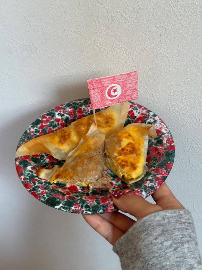 うすい生地に食材を包んで揚げたもの（画像提供：haruさんのThreadsより）
