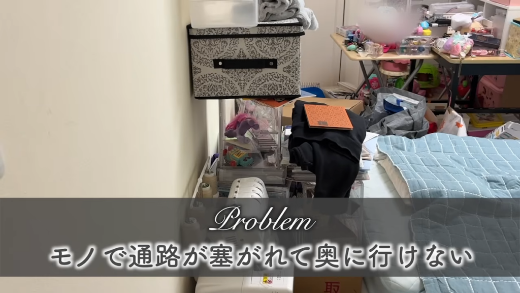 物に塞がれた寝室の通路